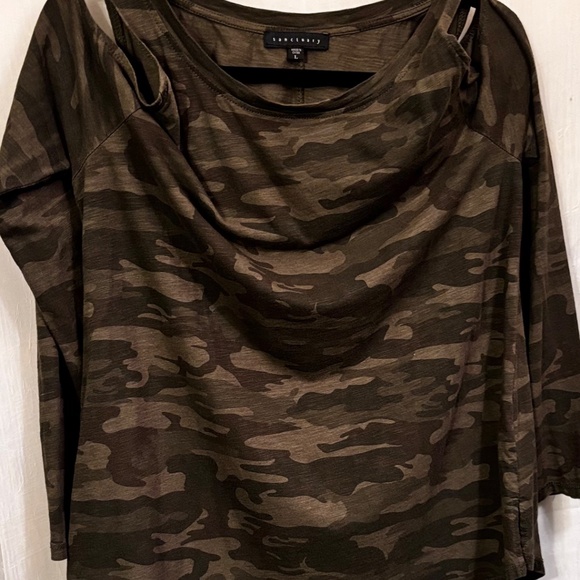 Sanctuary T-Shirt Cold Shoulder Green Camo Long  Sleeves Size Large - Picture 9 of 10